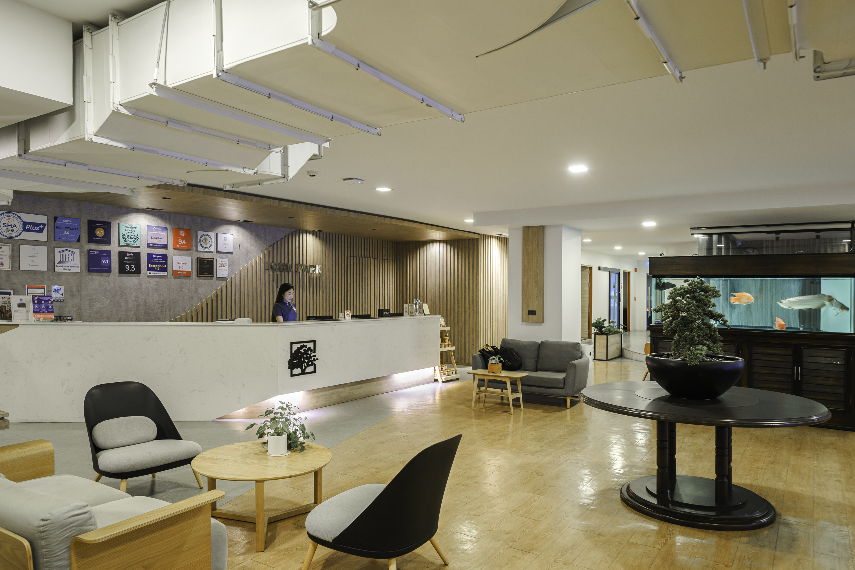 24-hour hotel reception desk and professional security at Icon Park Hotel