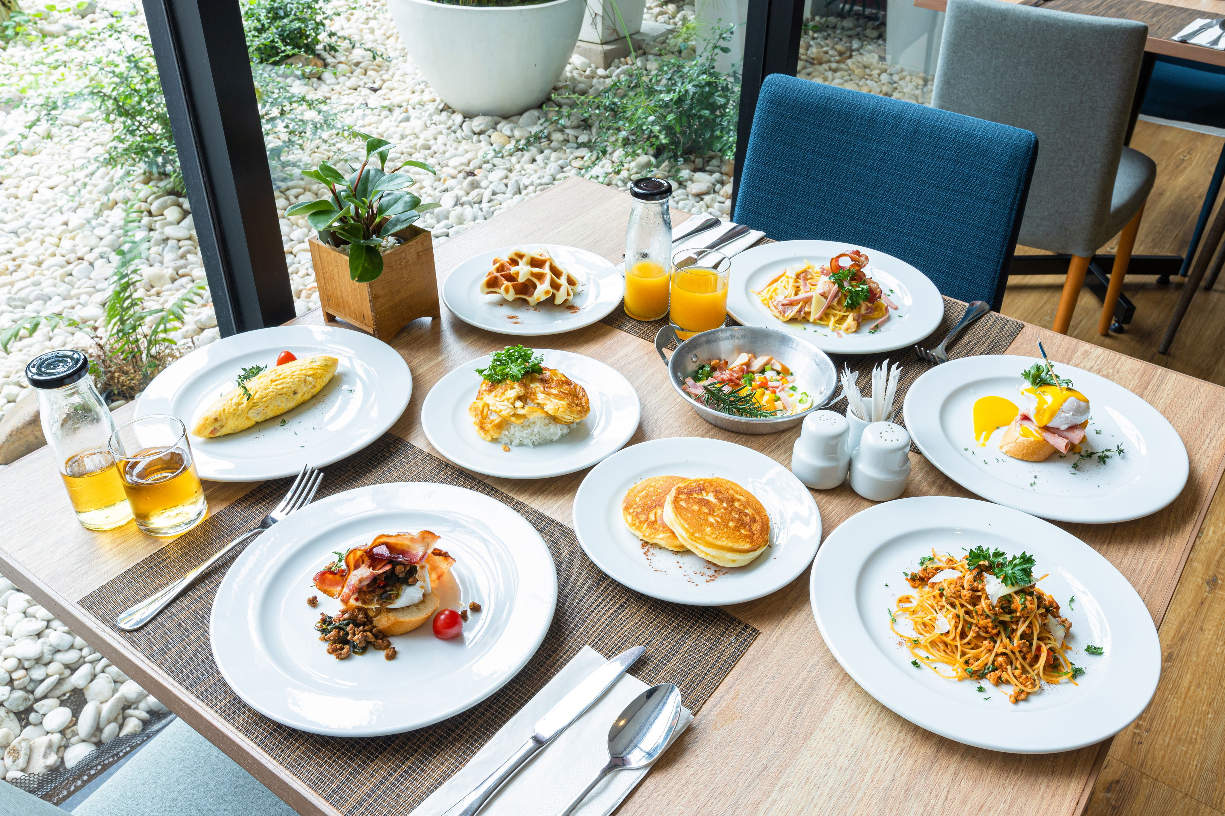 Iconic Cafe and Restaurant serving buffet breakfast and local Thai cuisine